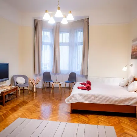 Charles Βουδαπέστη